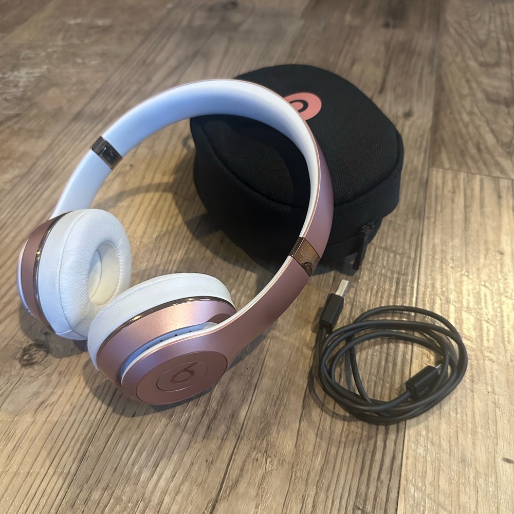 Rose gold Beats by Dre solo 3